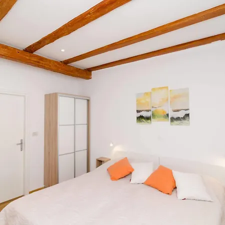 Apartment Raic *